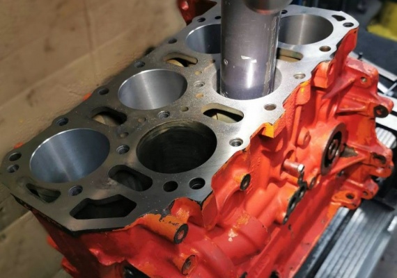 Bohren von Motorblöcken