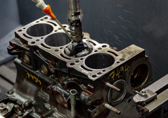 Honanje bloka motorja