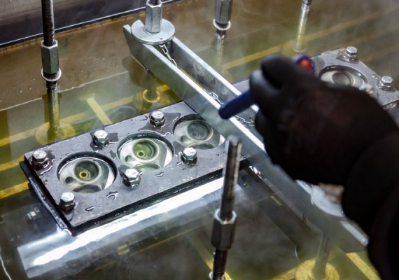 Testing of cylinder heads