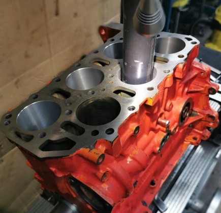 Vrtanje blokov motorjev