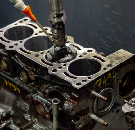 Honanje bloka motorja