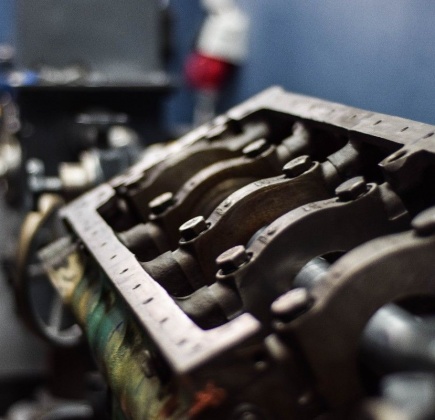 Rezkanje bloka motorja